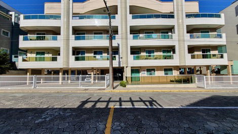 Apartamento com 02 dormitório no centro de Bombinhas