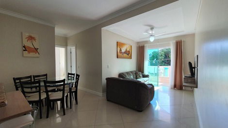 Apartment with 2 bedrooms in the center of Bombinhas