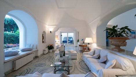 Cam015 - Villa on Capri Island, Campania