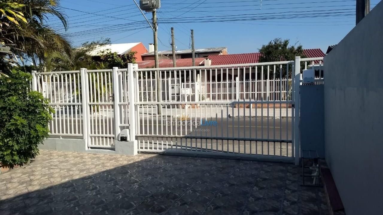 Casa para aluguel de temporada em Torres (Praia da Cal)