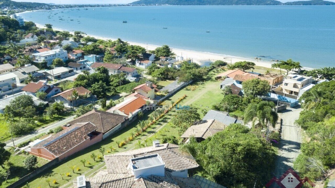 House for vacation rental in Bombinhas (Praia de Zimbros)