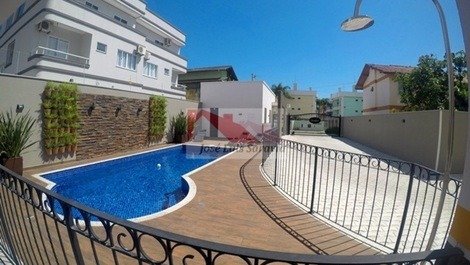 Apartamento novo finamente mobiliado com piscina no centro de Bombas!