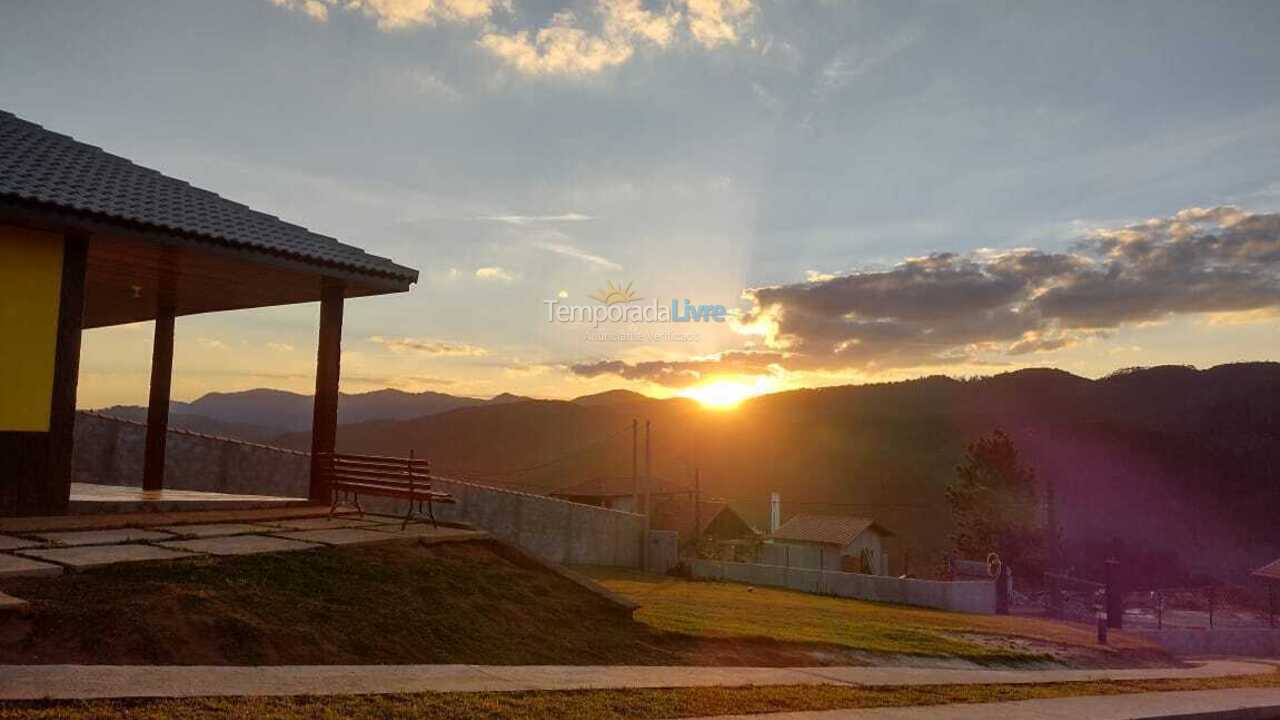 Casa para aluguel de temporada em Campos do Jordão (Parque água Santa)