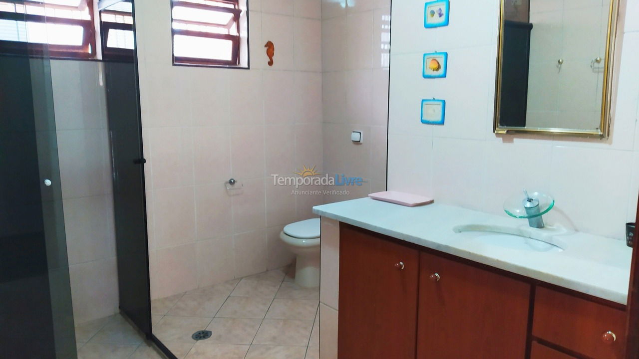 Casa para aluguel de temporada em Guarujá (Jardim Virgínia)