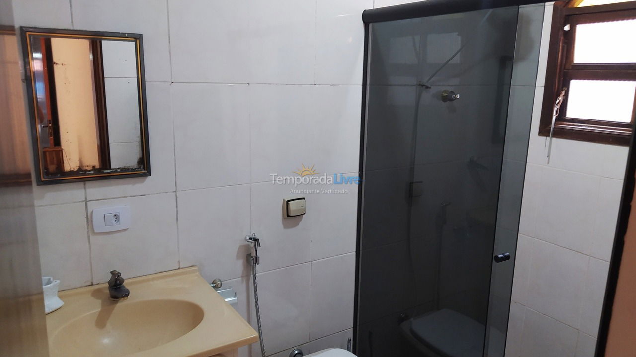 Casa para aluguel de temporada em Guarujá (Jardim Virgínia)
