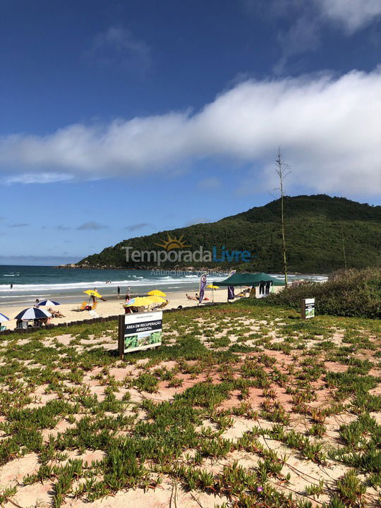 Apartamento para aluguel de temporada em Florianópolis (Praia Brava)