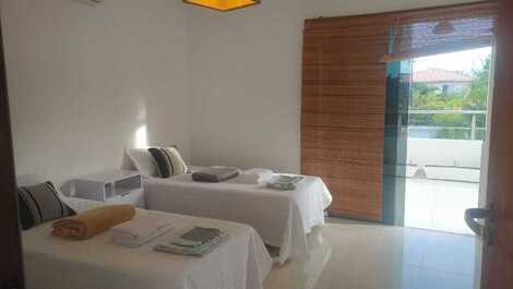 Beach House Excellent pool and Balinese bed