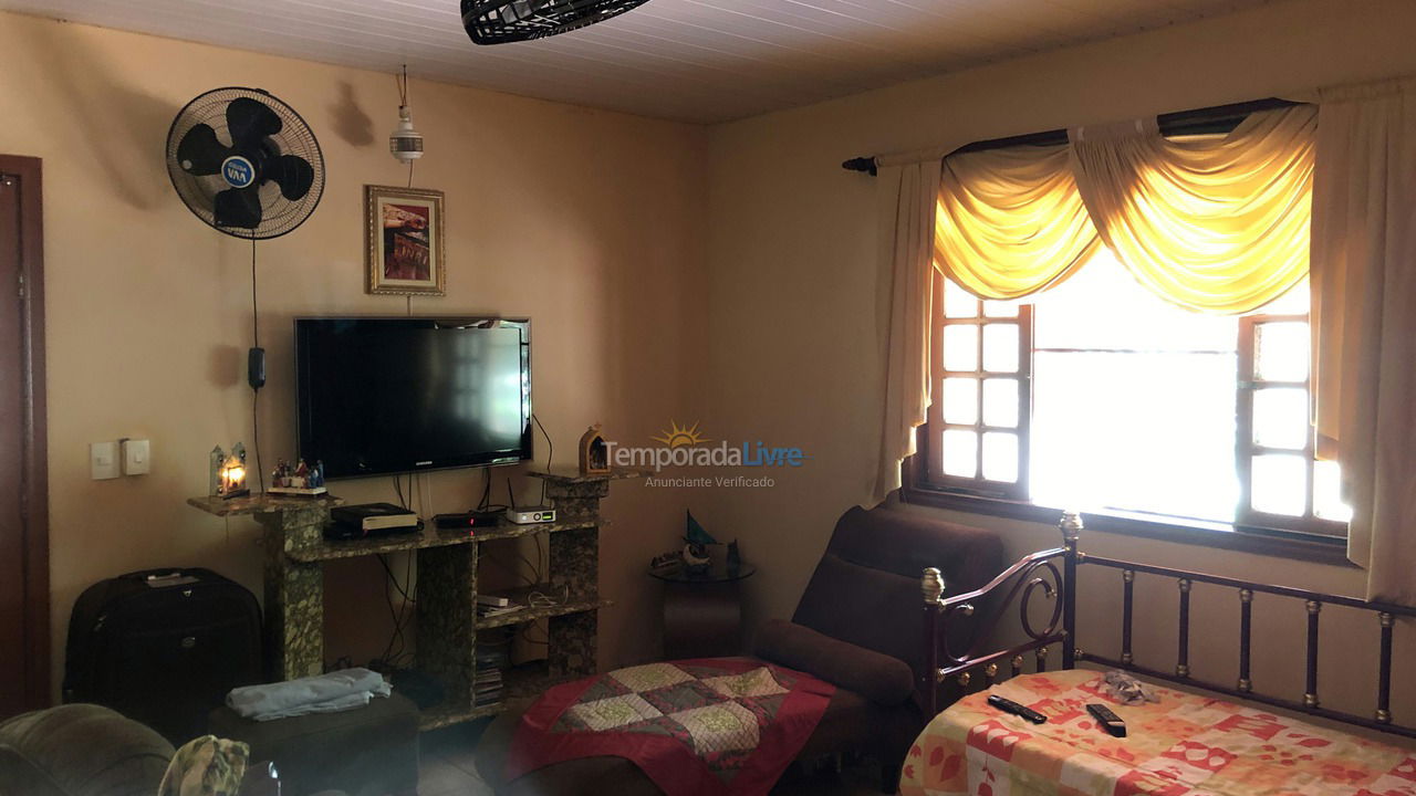 Casa para aluguel de temporada em água Comprida (Condomínio Morada Bela)