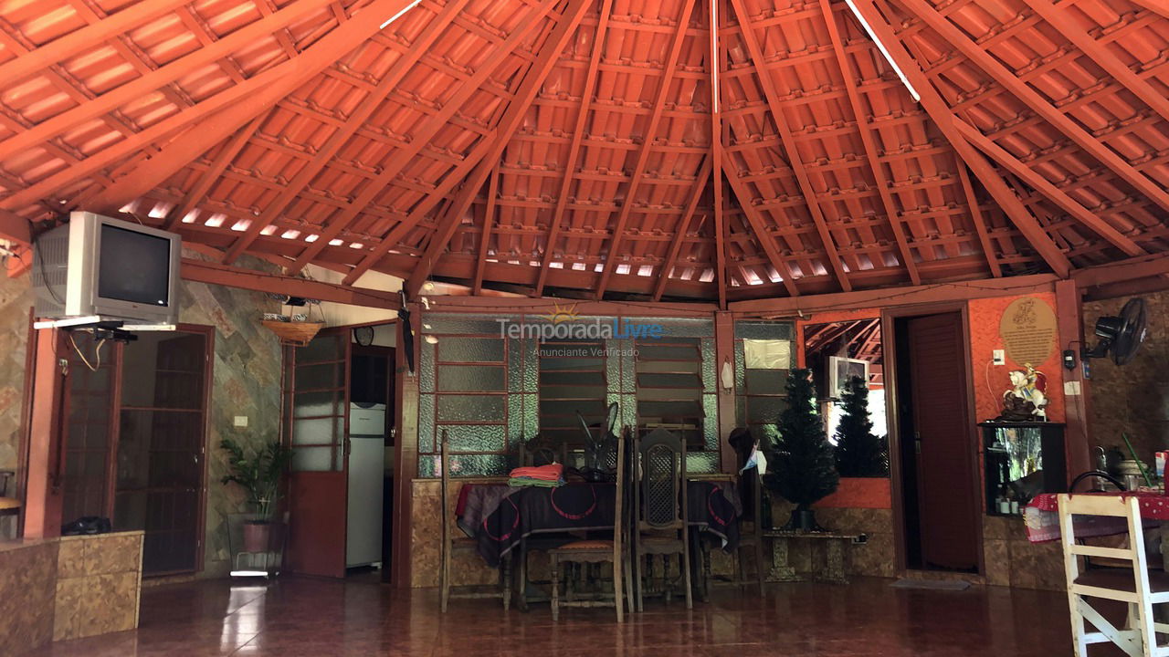 Casa para aluguel de temporada em água Comprida (Condomínio Morada Bela)
