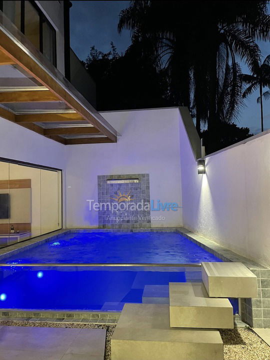 Casa para aluguel de temporada em São Sebastião (Camburi)