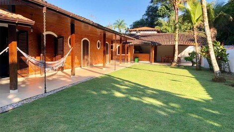 Hermosa y confortable casa de 5 dormitorios con aire y piscina Praia Itagua Ubatuba