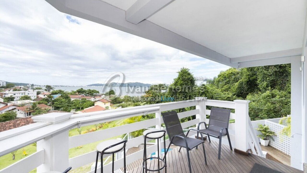 Casa para aluguel de temporada em Bombinhas (Praia de Zimbros)