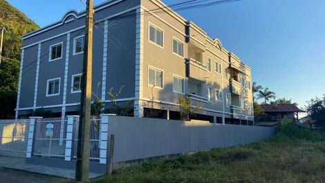 APARTAMENTO ACONCHEGANTE 180M DA PRAIA 6 PESSOAS C/ WIFI CHURRASQUEIRA