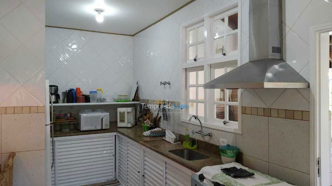 Casa para aluguel de temporada em Ubatuba (Cond Pedra Verde Domingas Dias)