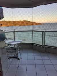 Apartamento Beira Mar con 4 Dormitorios 3 Suite, 2 Gar