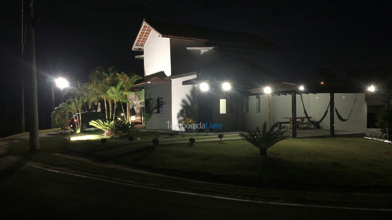 Casa para alquiler de vacaciones em Pardinho (Ninho Verde Eco Residence)