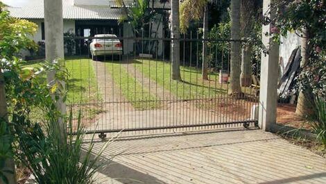 CASA PÉ NA AREIA - GRANDE JARDIM - FÉRIAS FAMÍLIA