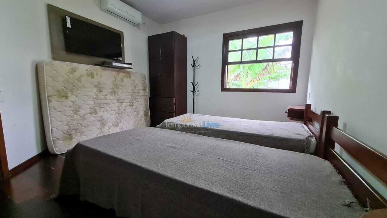 Casa para aluguel de temporada em Guarujá (Praia do Pernambuco)