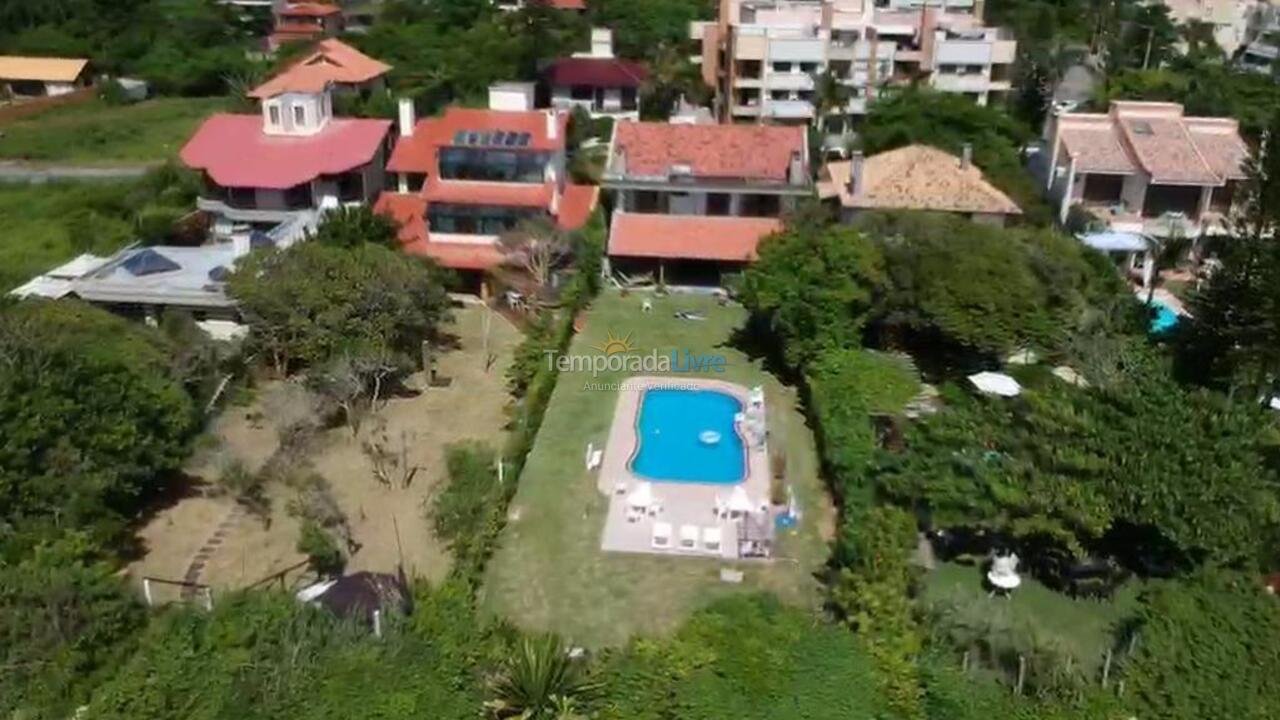 Casa para aluguel de temporada em Florianópolis (Praia Brava)