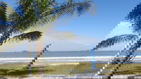 Apto central com churrasqueira, elevador, WI-FI, AC nos 2 quartos