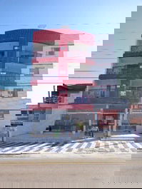 Apto central com churrasqueira, elevador, WI-FI, AC nos 2 quartos