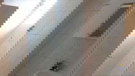 Apto central com churrasqueira, elevador, WI-FI, AC nos 2 quartos