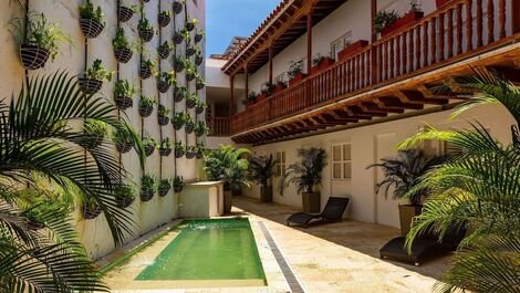 Car045 - 15 Bedroom Villa in the Historic Center of Cartagena
