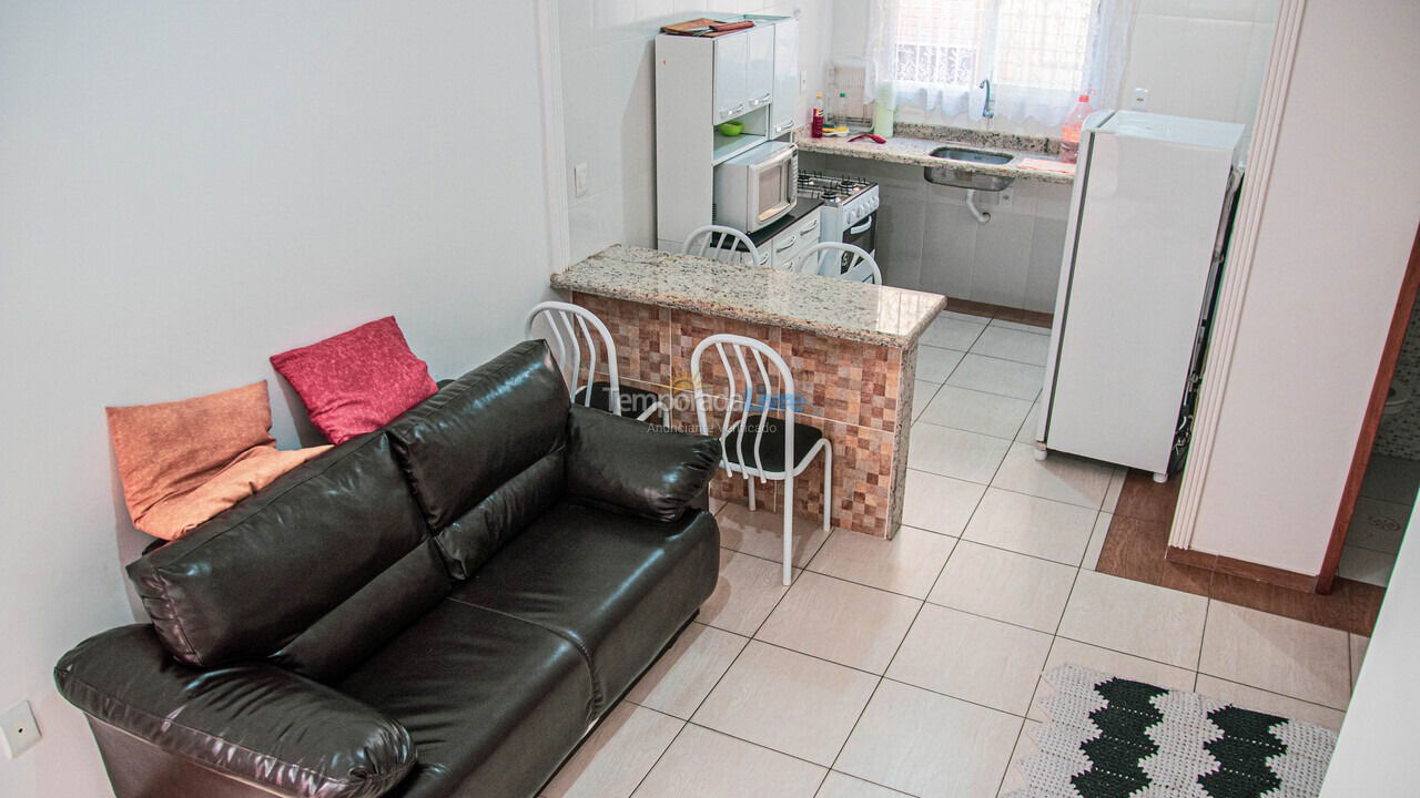 Casa para aluguel de temporada em Praia Grande (Jardim Imperador)