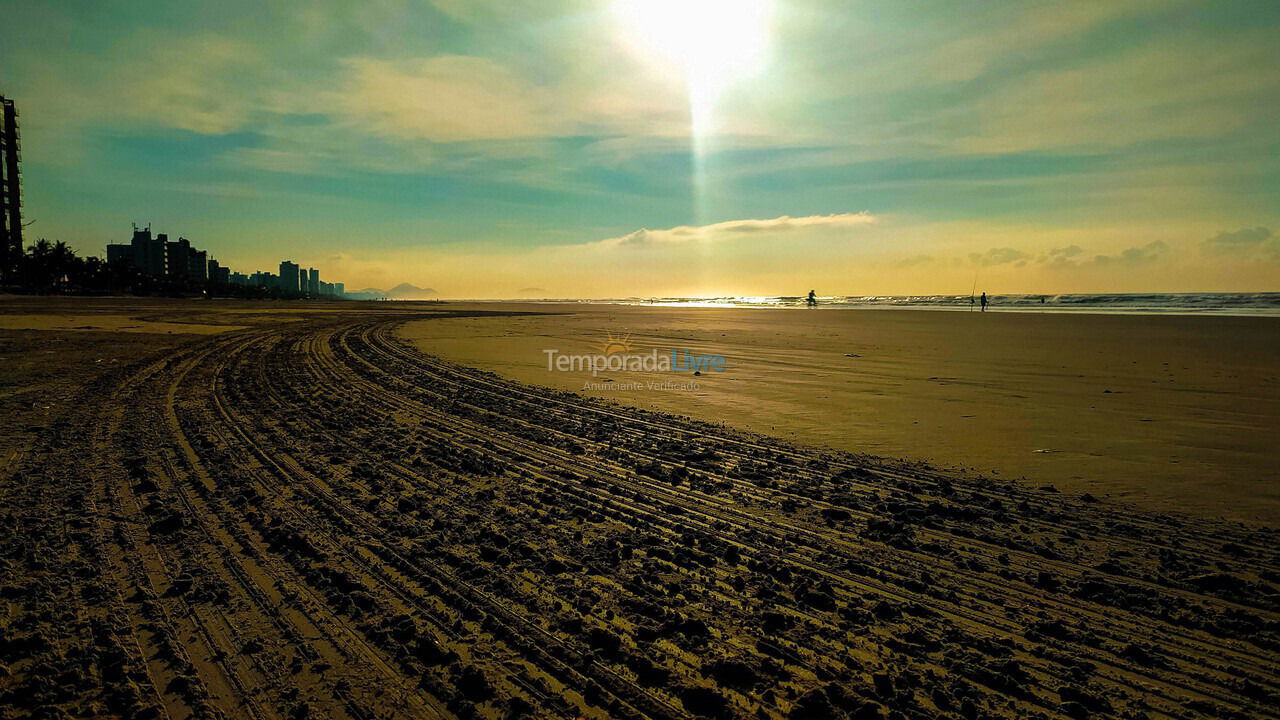 Casa para aluguel de temporada em Praia Grande (Jardim Imperador)