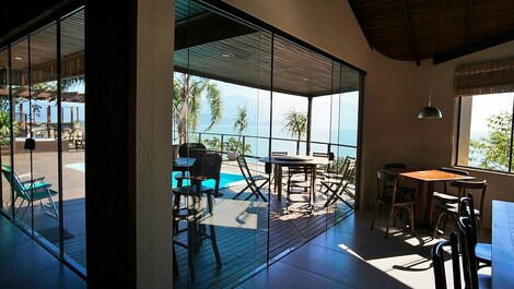 Jacuzzi, swimming pool and incredible view of the sea! C05