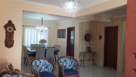 Excellent house 2 floors with 3 bedrooms in pumps only 250 meters from the sea