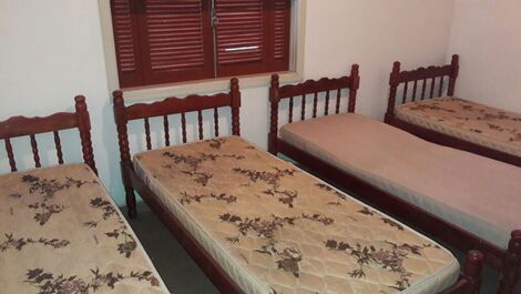 Townhouse in the center of Ubatuba, well located, and comfortable.