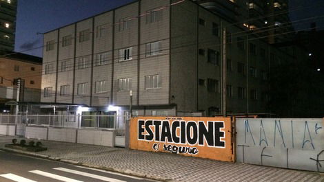 Esquina del fuerte edificio frente al mar !!!