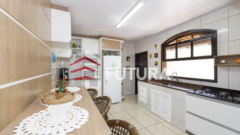 HOUSE FOR SEASONAL RENTAL - FOR UP TO 10 PEOPLE