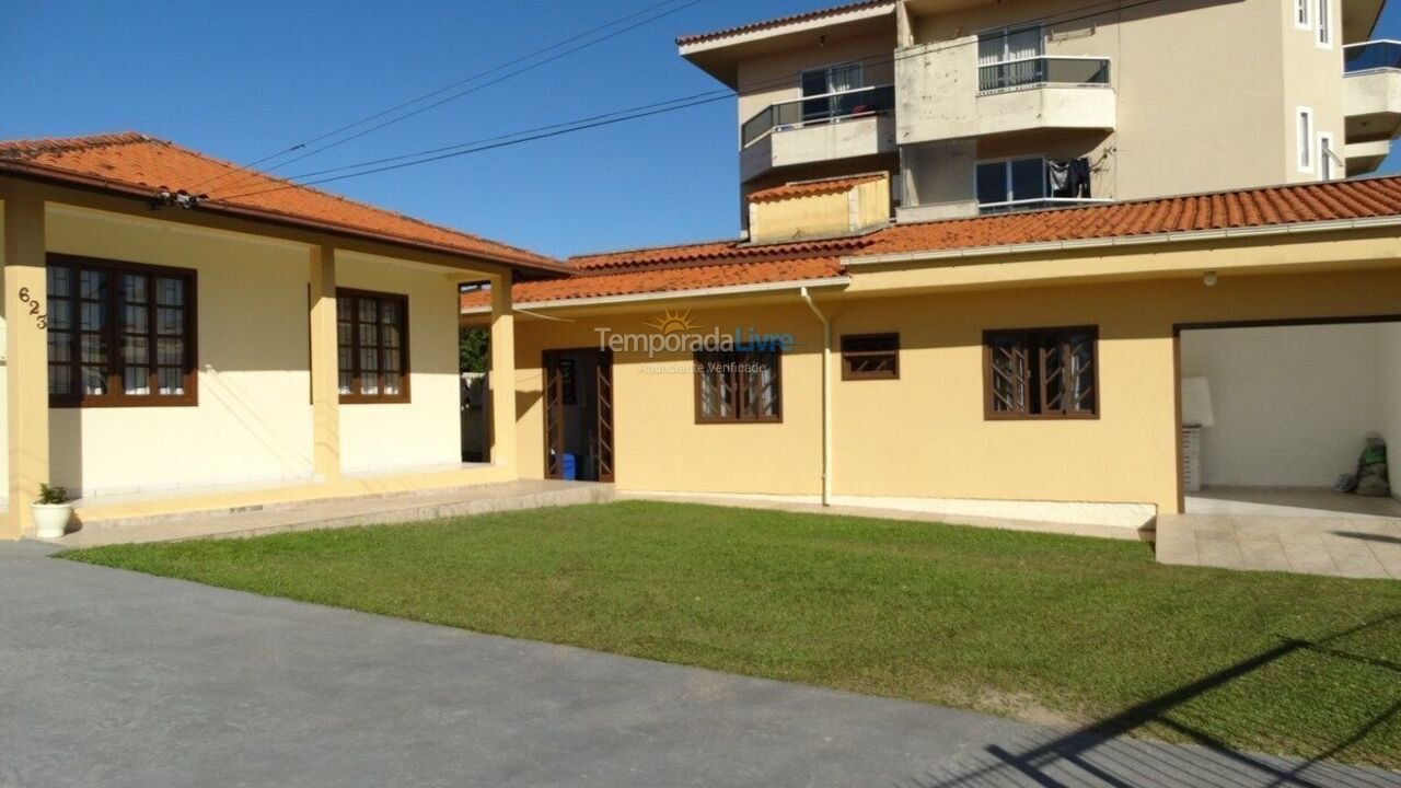 Casa para aluguel de temporada em Ingleses do Rio Vermelho (Santa Catarina)