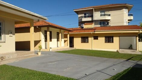Casa 2 dorms - 600m do mar nos Ingleses (05)