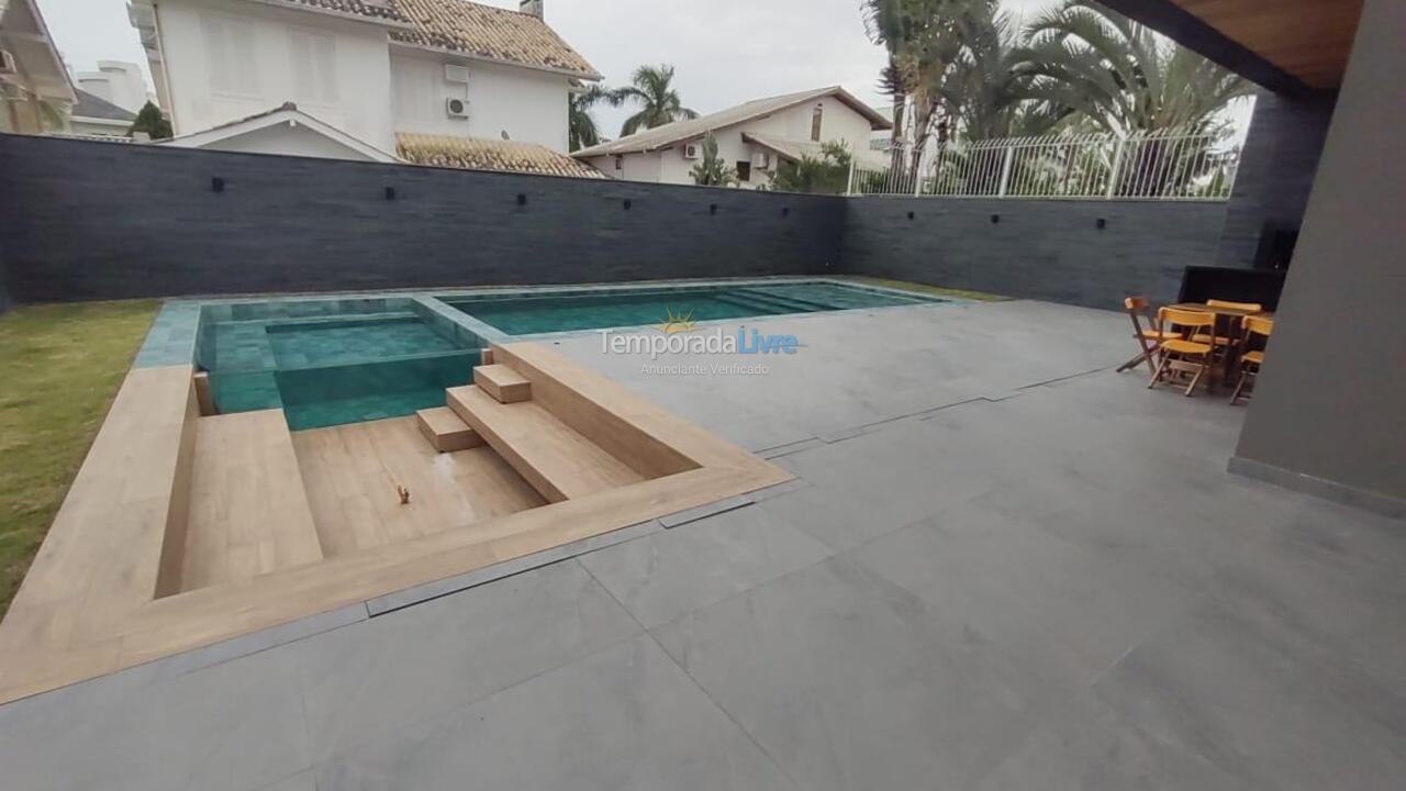 Casa para aluguel de temporada em Florianopolis (Jurerê Internacional)
