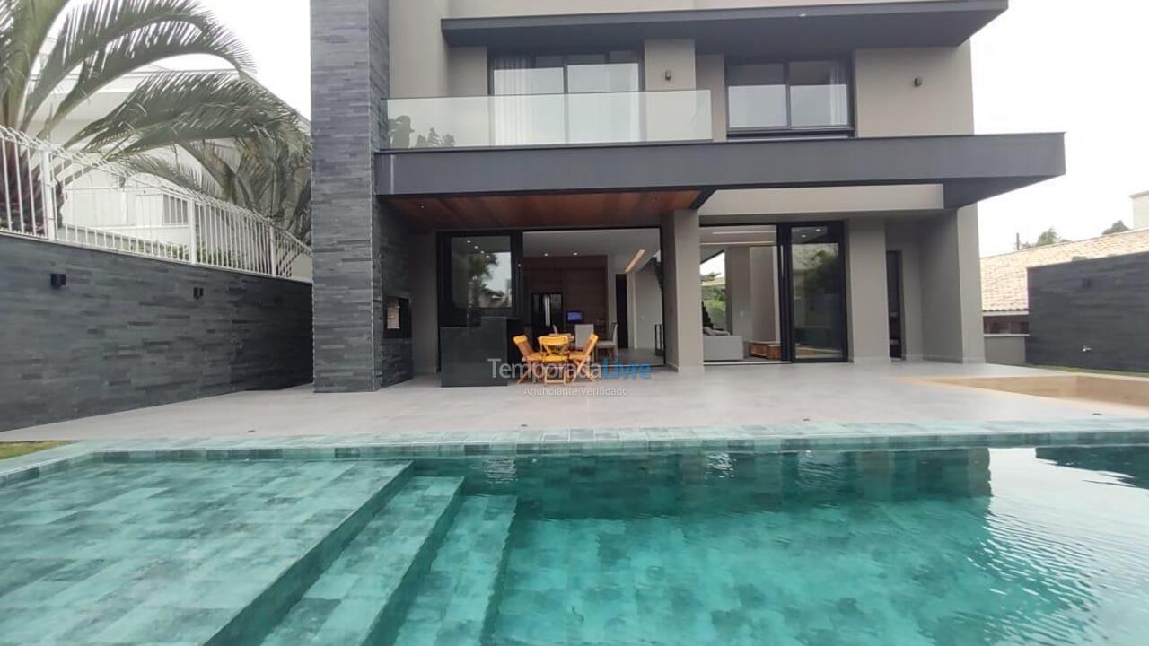 Casa para aluguel de temporada em Florianopolis (Jurerê Internacional)