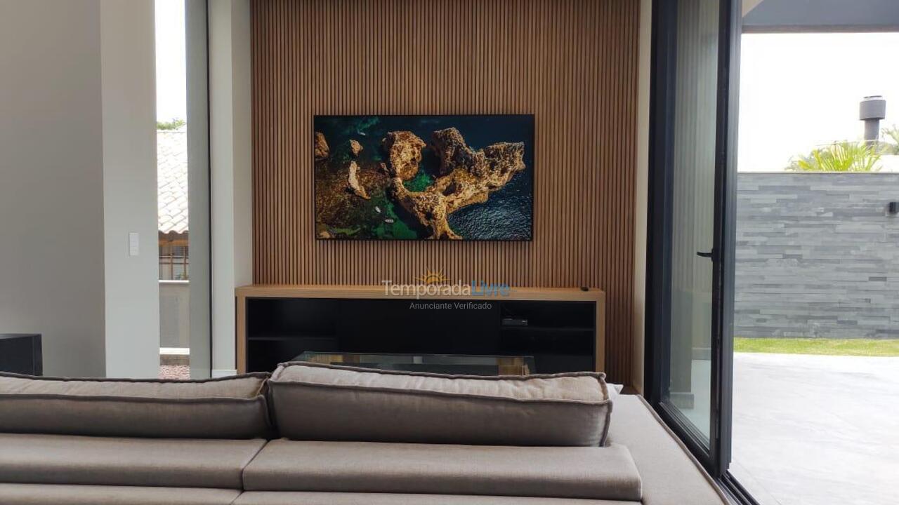 Casa para aluguel de temporada em Florianopolis (Jurerê Internacional)