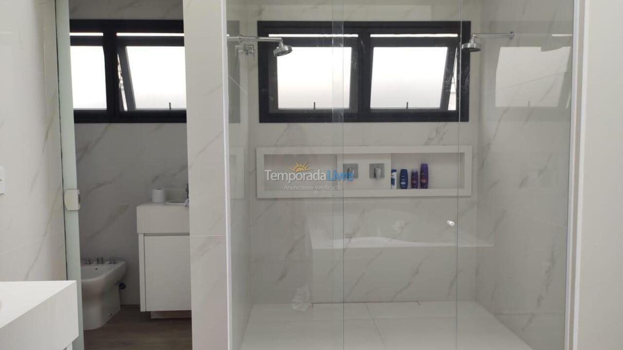 Casa para aluguel de temporada em Florianopolis (Jurerê Internacional)