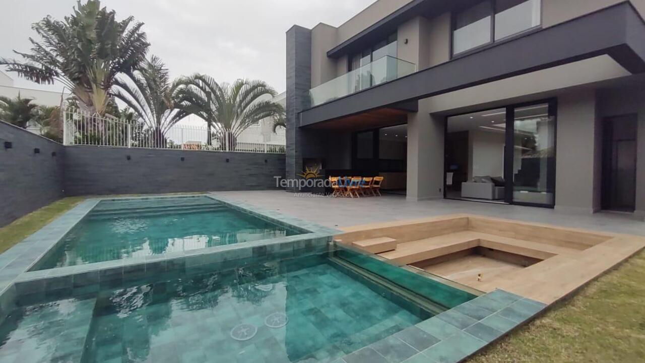 Casa para aluguel de temporada em Florianopolis (Jurerê Internacional)