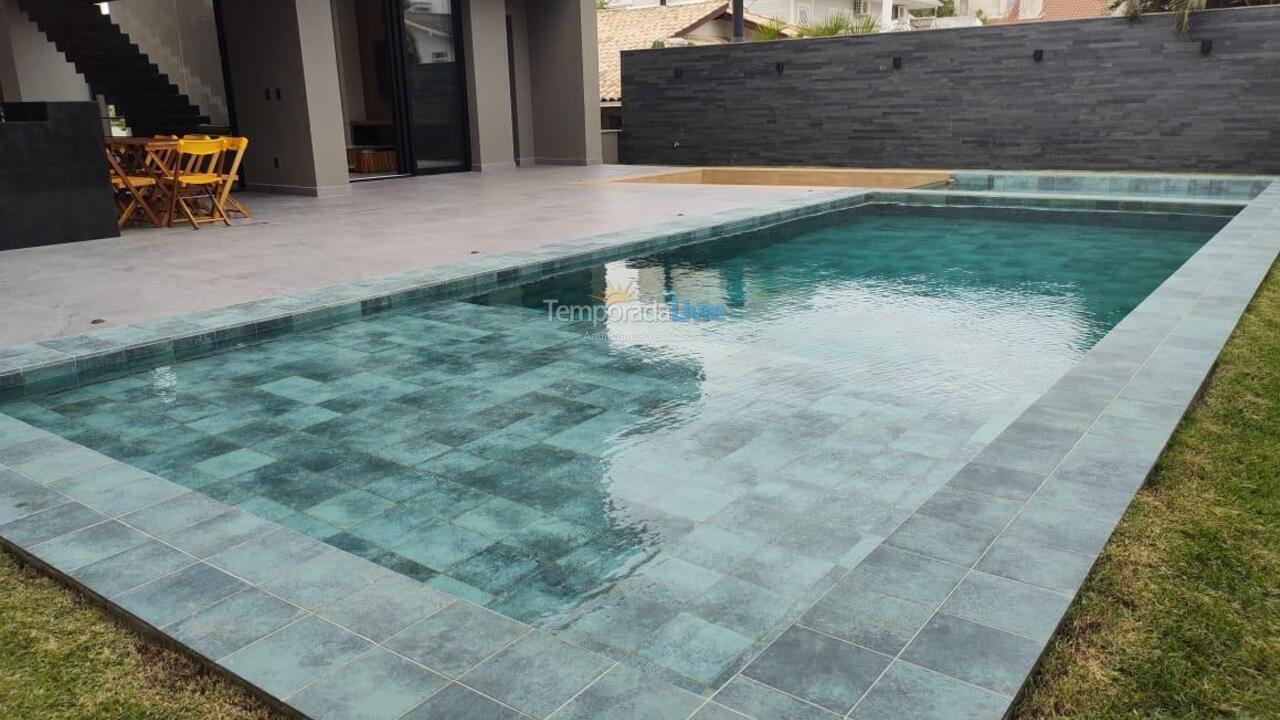 Casa para aluguel de temporada em Florianopolis (Jurerê Internacional)
