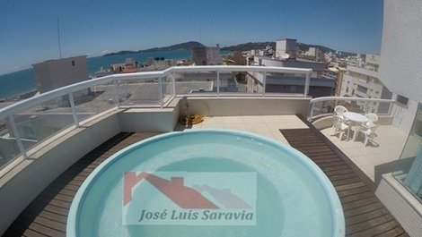 Espectacular ático con vista parcial al mar, con 3 suites, 5 baños!