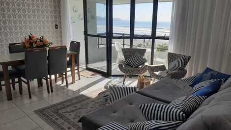 Apartment with 03 bedrooms facing the sea