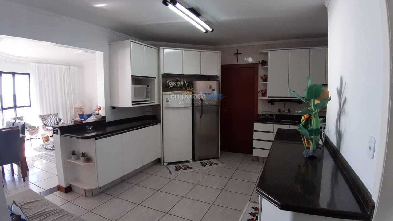 Apartamento para aluguel de temporada em Itapema (Meia Praia)