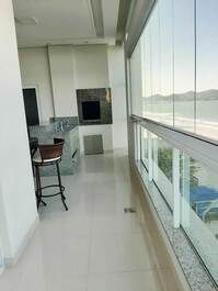 Apartamento 04 suites frente al mar