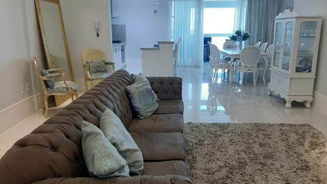 Apartamento 04 suites frente al mar