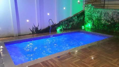 Piscina a noite