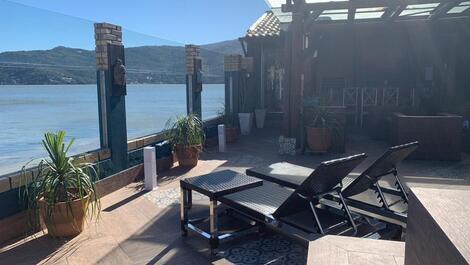 House with Jacuzzi in front of Lagoa - SEASON RENTAL
