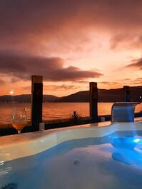 House with Jacuzzi in front of Lagoa - SEASON RENTAL